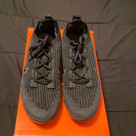 Nike Air VaporMax 2021 Flyknit “Triple Black” - Picture 1 of 3